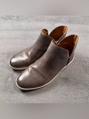 Frye Melissa Sneaker Shooties in Grey Leather